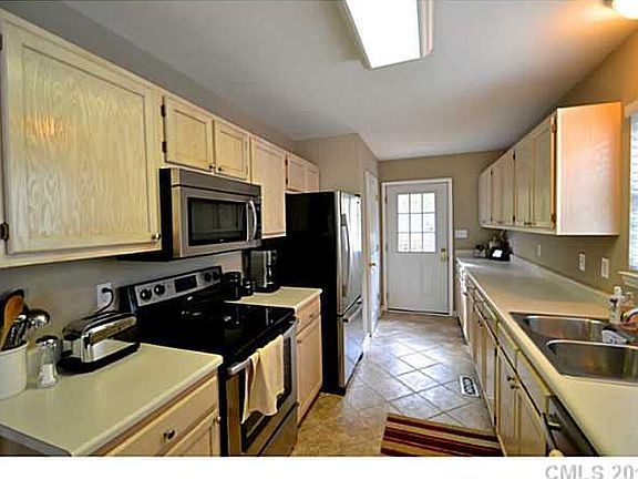 4th image of 2232 Olde Chantilly Ct