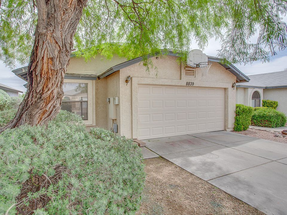 1st image of 8839 W Willowbrook Dr