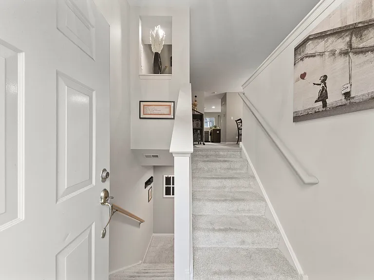 556 Lincoln Station Dr — Photo 21