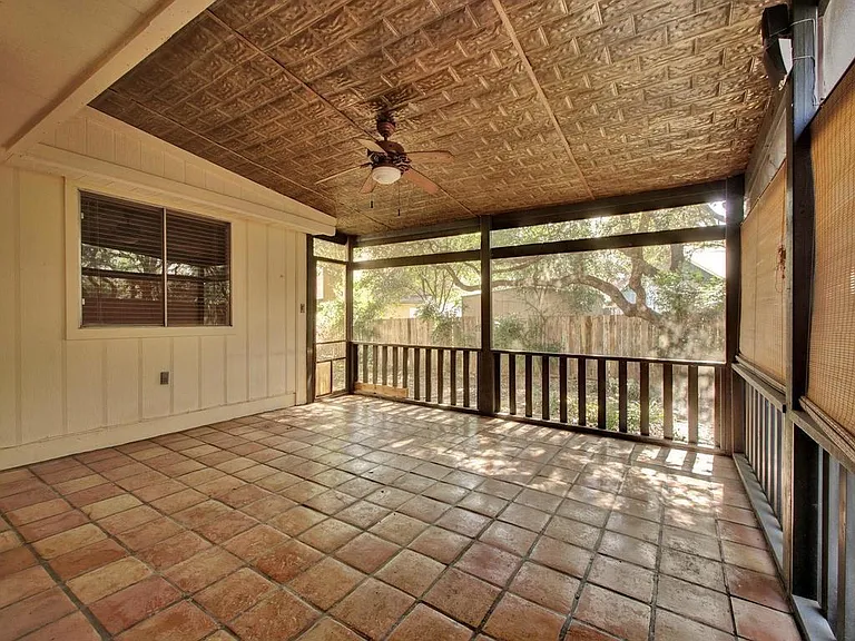 6305 Evangeline Trl — Photo 22