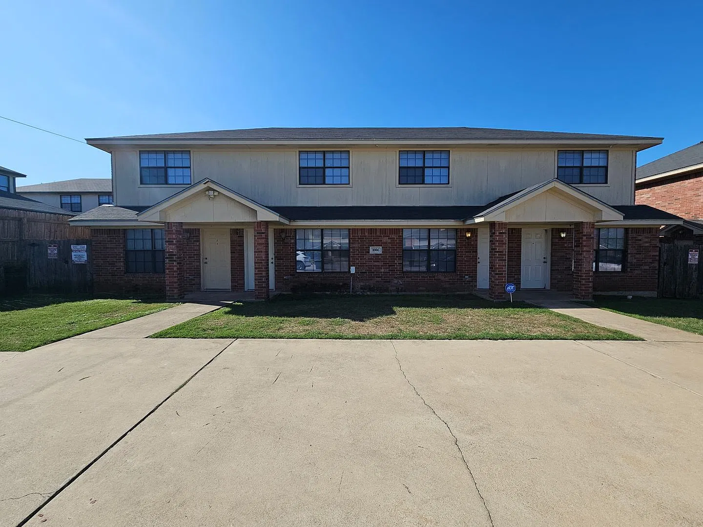 1006 Lansberry Ct — Photo 1