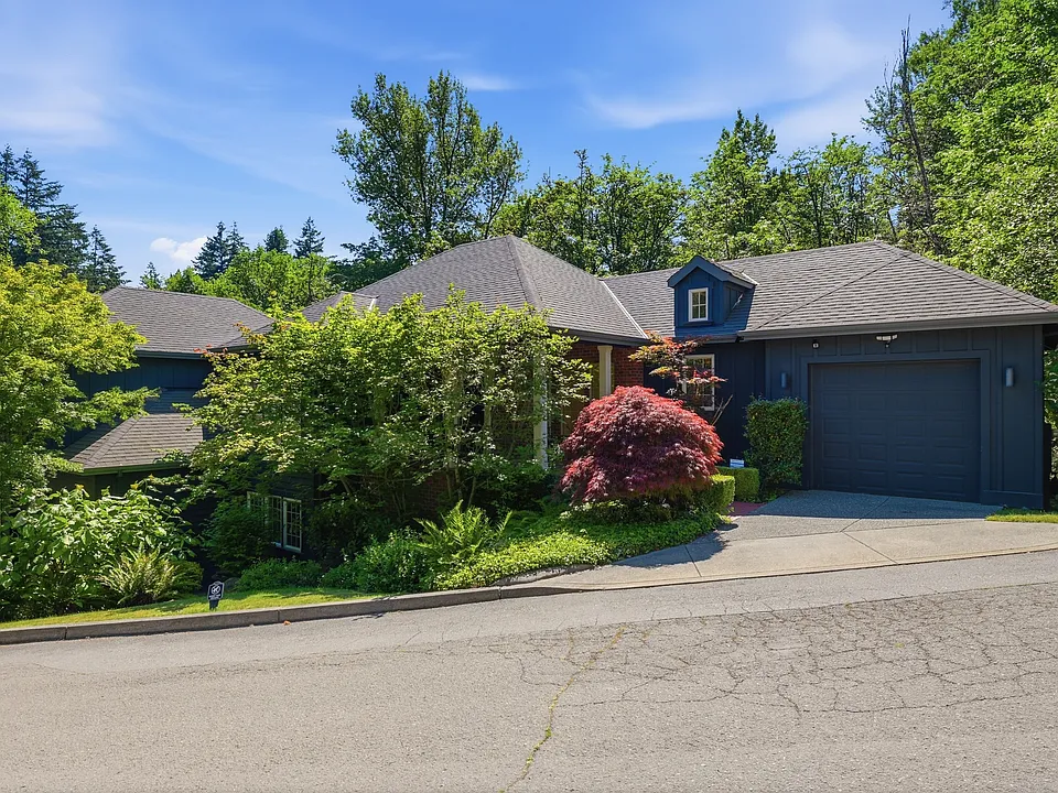 227 NW Seblar Dr