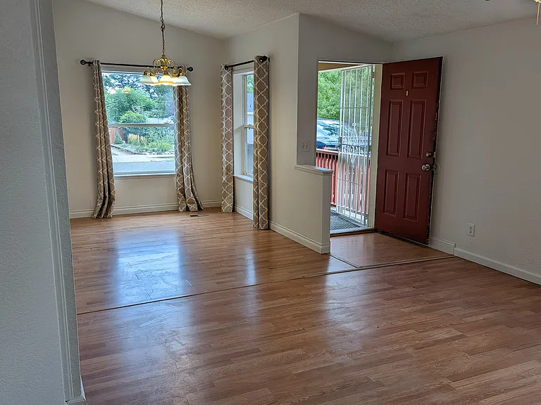 514 Holbrook St — Photo 9