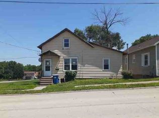 913 Lucas St, Muscatine, IA 52761