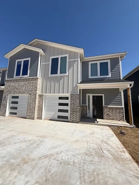 3 bed, 2.5 bath, 1700 sqft, $2,000 — Photo 1