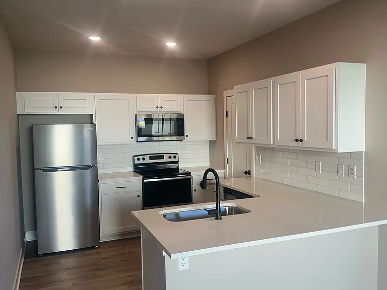 1076 Long Path St — Photo 3