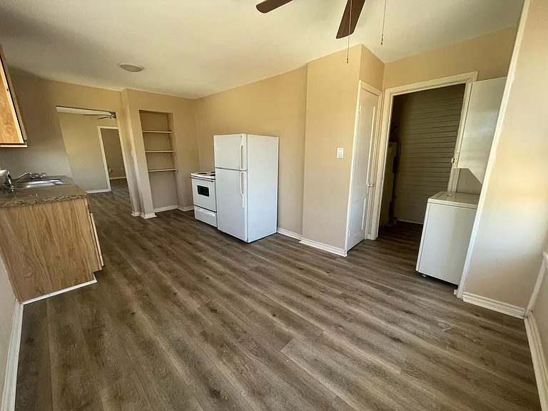 466 Clinton St #4 — Photo 6