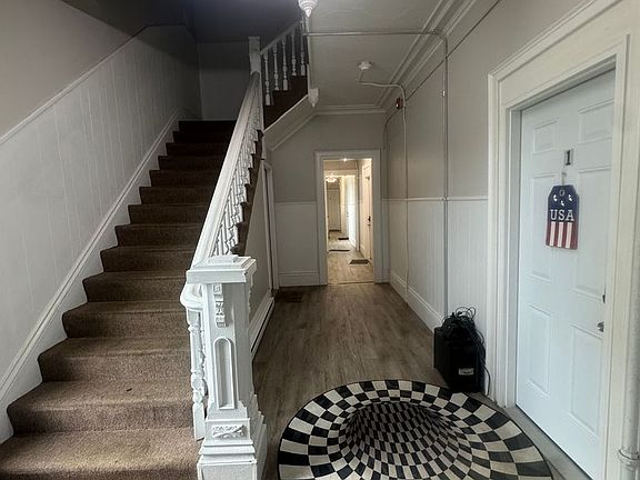 2nd image of 17 Vine St APT 4