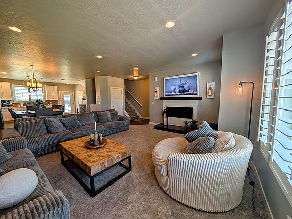 5th image of 28 Yellow Cliff Dr