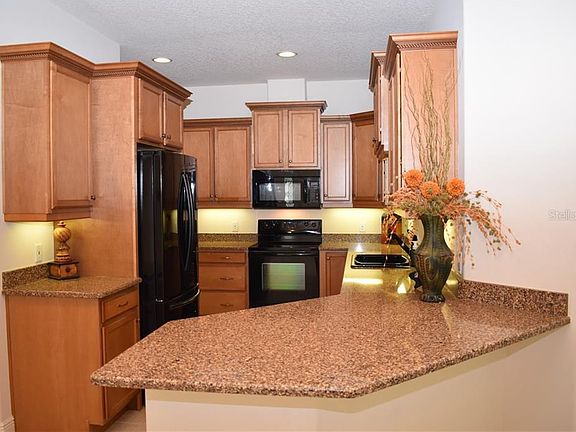 4th image of 2561 Gloriosa Dr