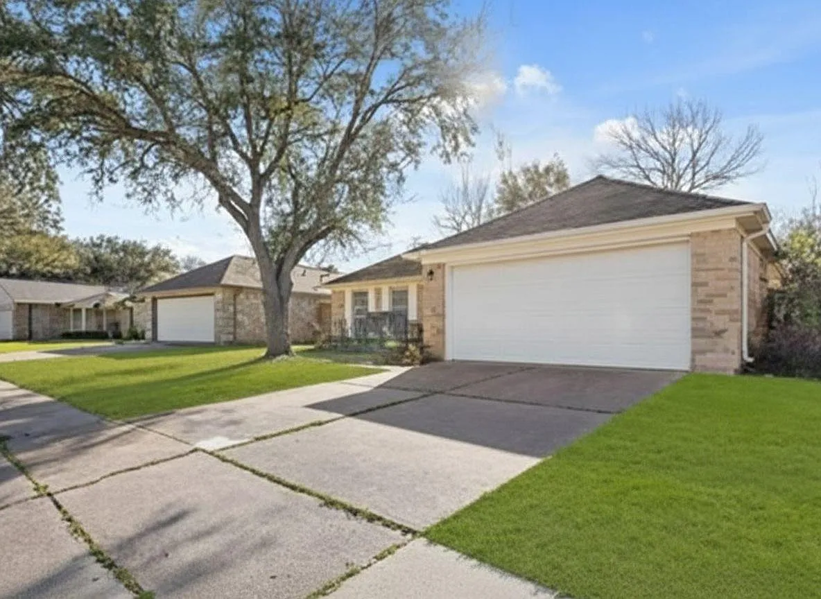 3 bed, 2.0 bath, 1383 sqft, $1,945 — Photo 2