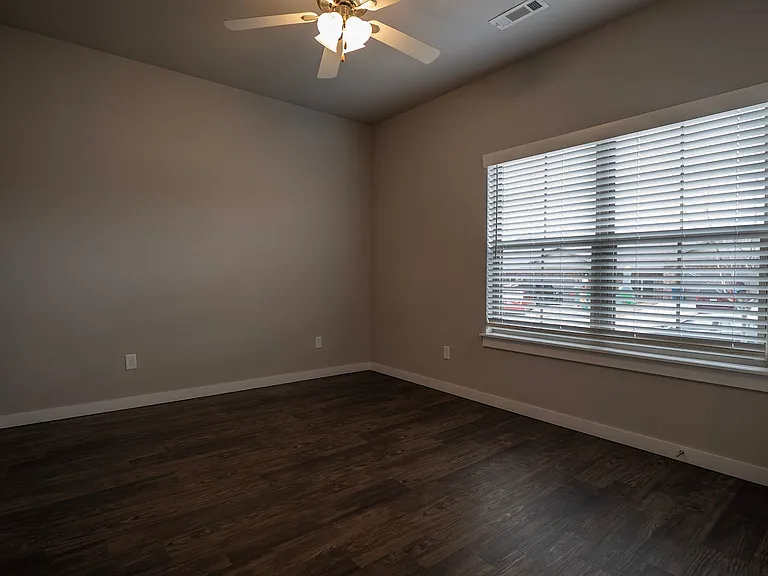 1922 Booker Cir — Photo 10