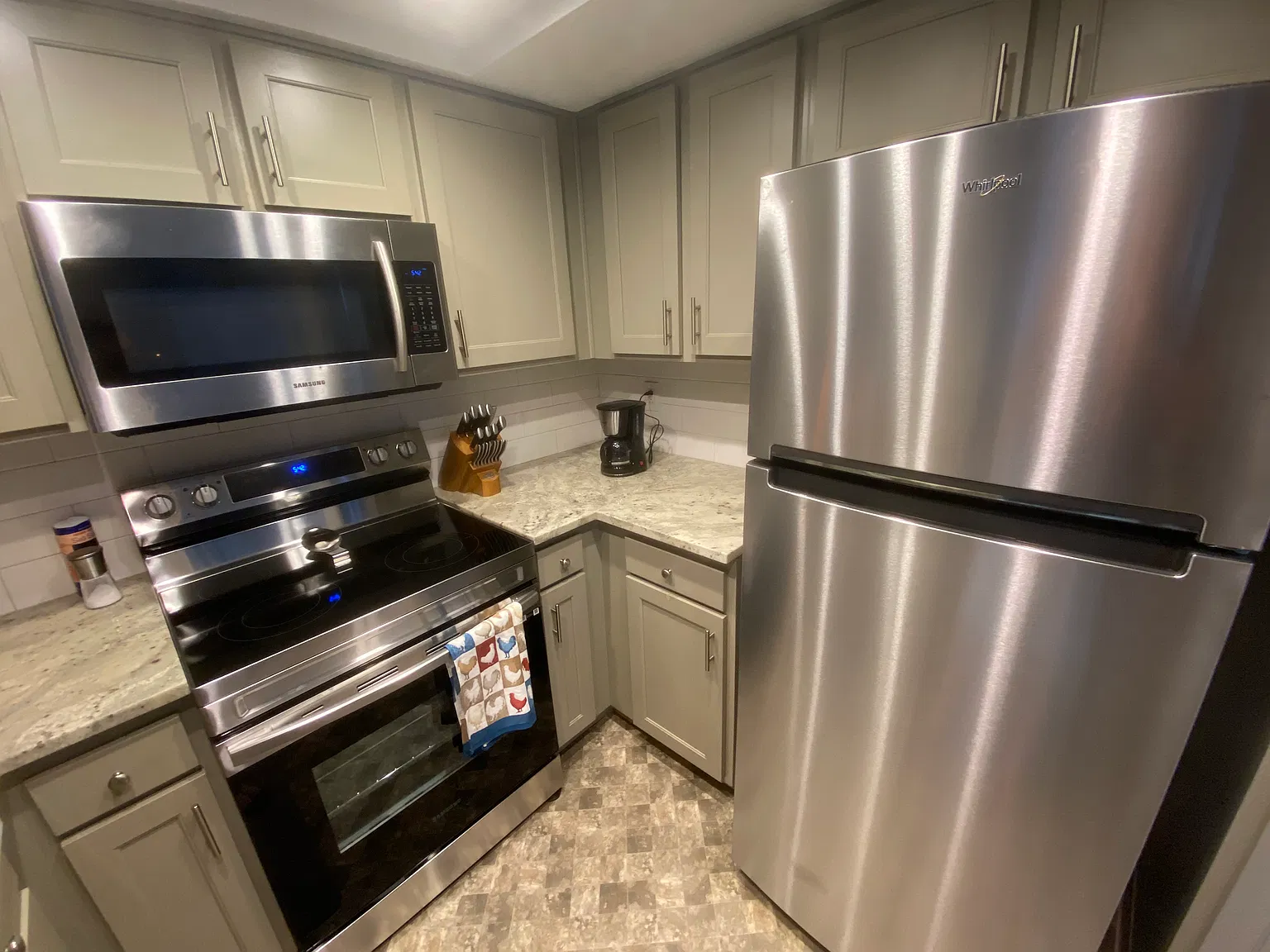 2 bed, 1000 sqft, $2,400 — Photo 2