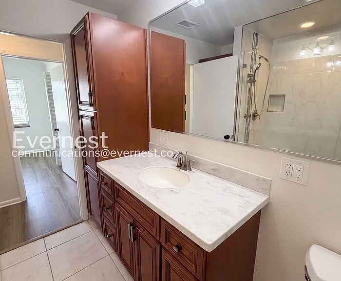 1915 W Orient St — Photo 11