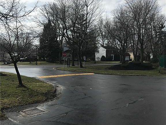 3rd image of 704 Charlesgate Cir