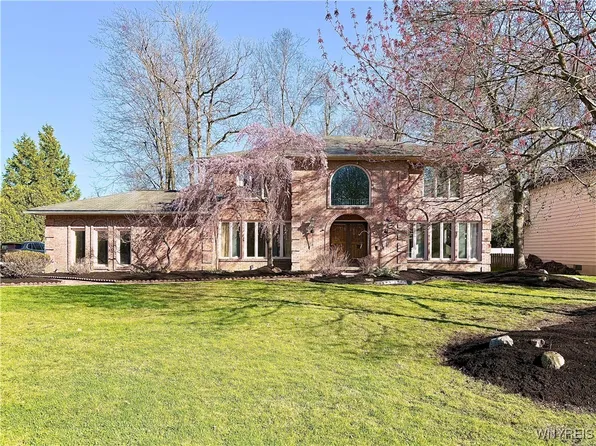 134 Crestwood Ln, Williamsville, NY 14221