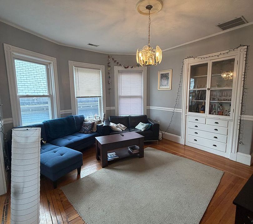 1st image of 122 Calumet St #3