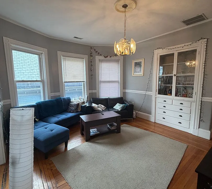 122 Calumet St #3