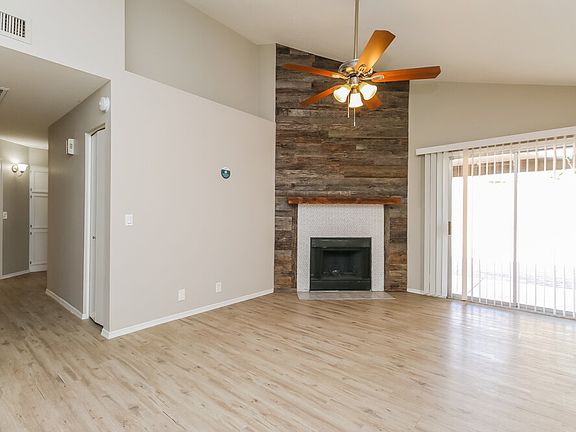 5th image of 5022 W Fairview St