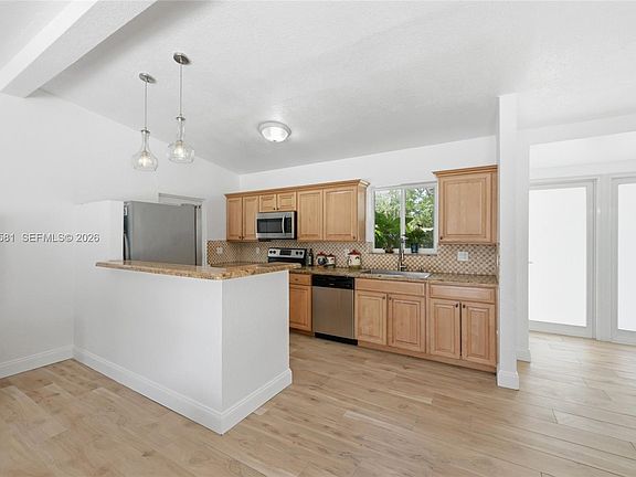 4th image of 1141 SW 45th Ter