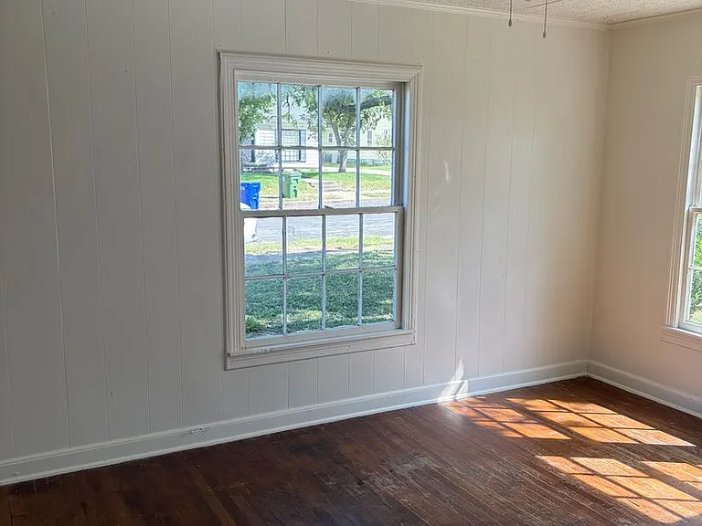 2501 Proctor Ave — Photo 6