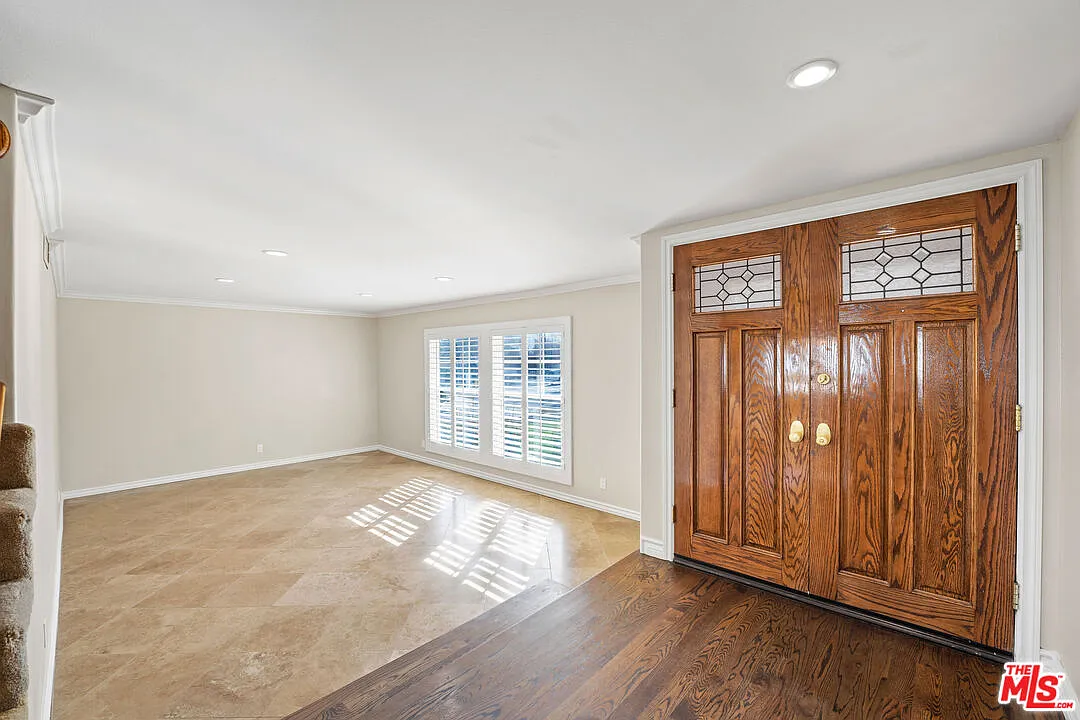 4 bed, 3.0 bath, 2295 sqft, $5,950 — Photo 4