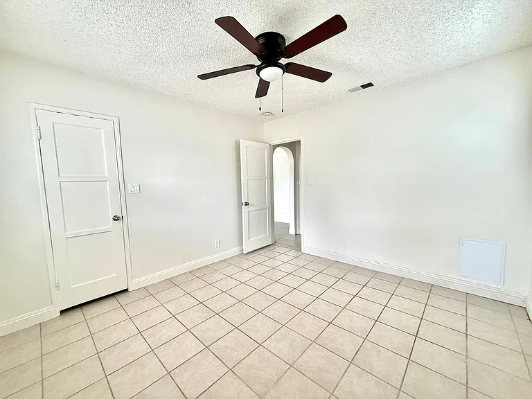 9666 Laurel Ave — Photo 10