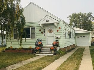 202 Roosevelt Ave, Underwood, ND 58576