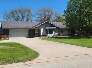 680 Forest Grove LANE, Brookfield, WI 53005