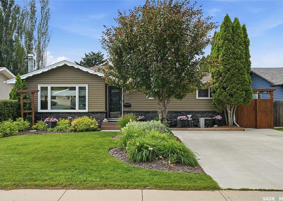 1st image of 88 SPARLING CRESCENT