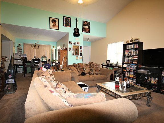 3rd image of 711 Linden Dr