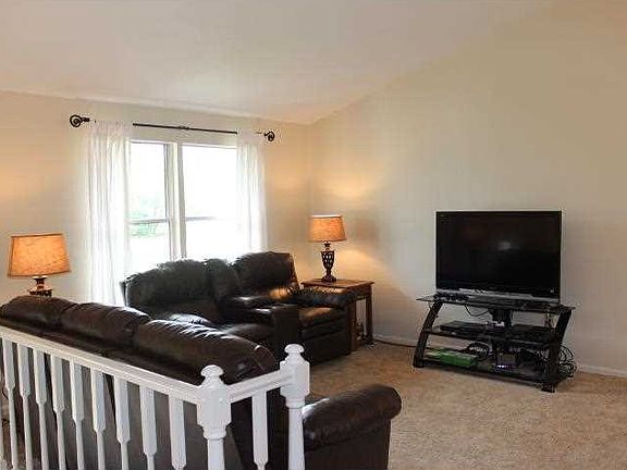 3rd image of 120 Clearbrook Dr
