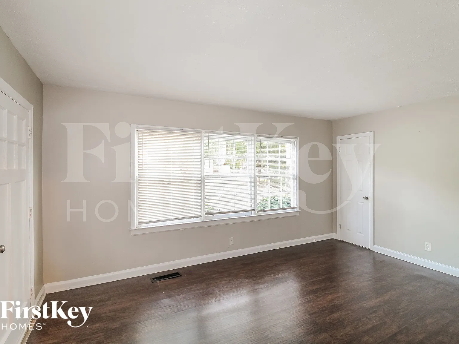 3 bed, 2.0 bath, 1014 sqft, $1,650 — Photo 3