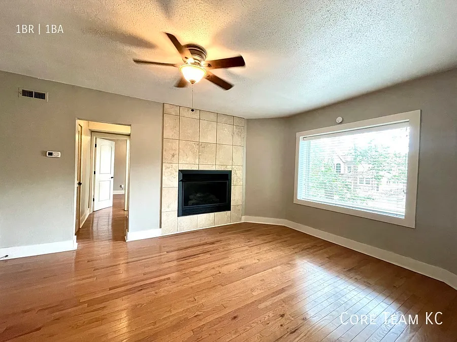 1 Bedroom at Roanoke Heights — Photo 2