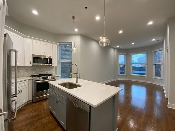 4th image of 749 W Cornelia Ave #2