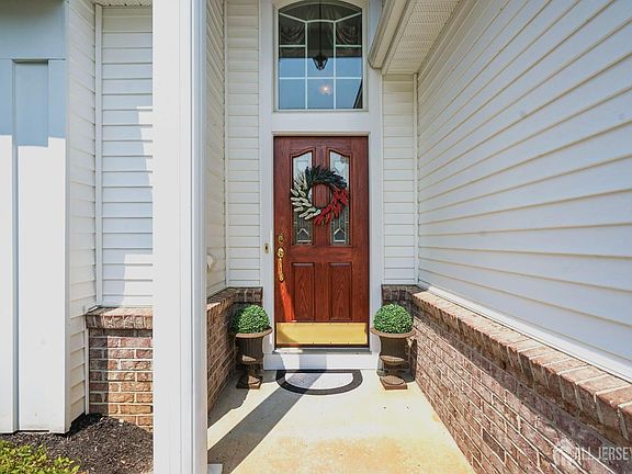 2nd image of 52 Vineyard Ct