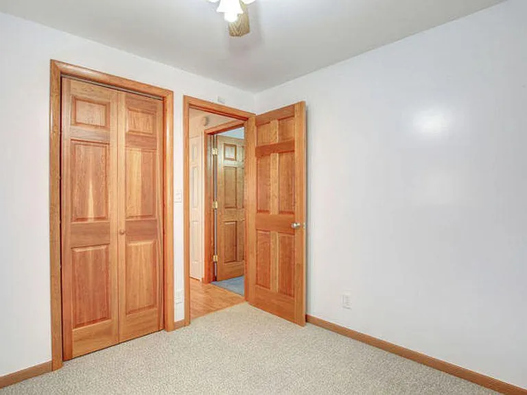 302 Greenview Dr — Photo 14