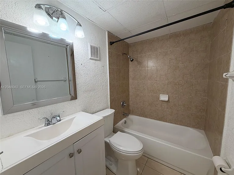 5960 NE 5th Ct #2 — Photo 4