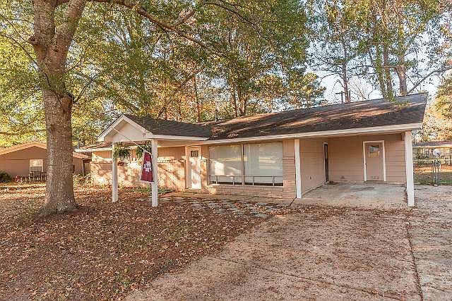 1st image of 408 Linden Cir