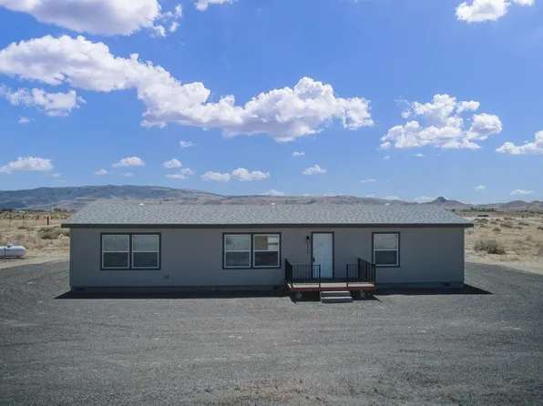 1715 E 10th St, Silver Springs, NV 89429