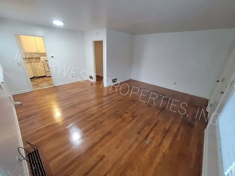 7920-7932 SE Woodstock Blvd — Photo 2