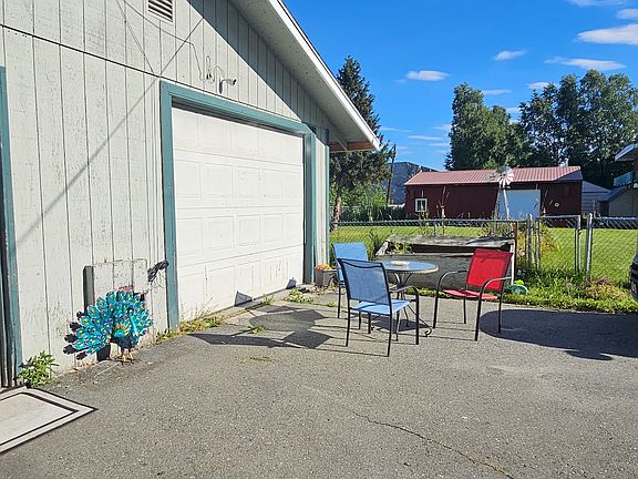 Patio between the main house and the back garage/game room space. (Smoking area)