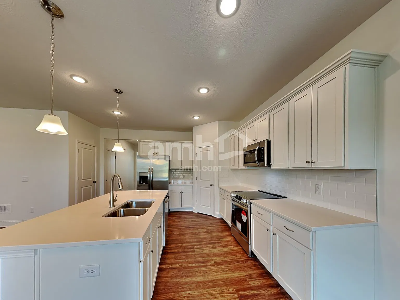 4 bed, 2.5 bath, 2297 sqft, $3,100 — Photo 4
