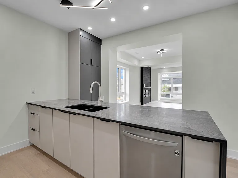 372 Berkley Ave #A — Photo 7