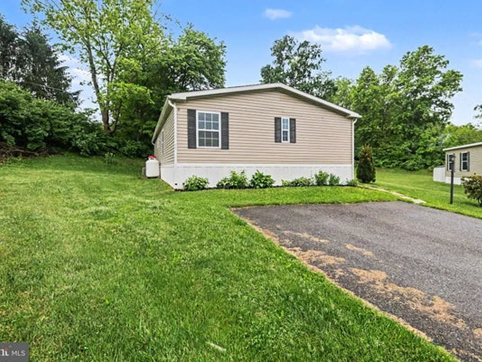 49 Meadowview Dr