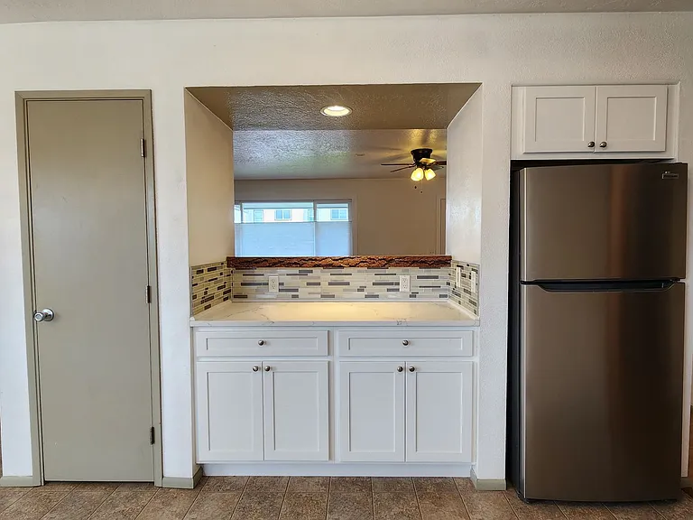 2345 Benton Ave — Photo 7