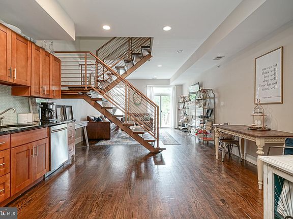 2nd image of 846 N 15th St #B