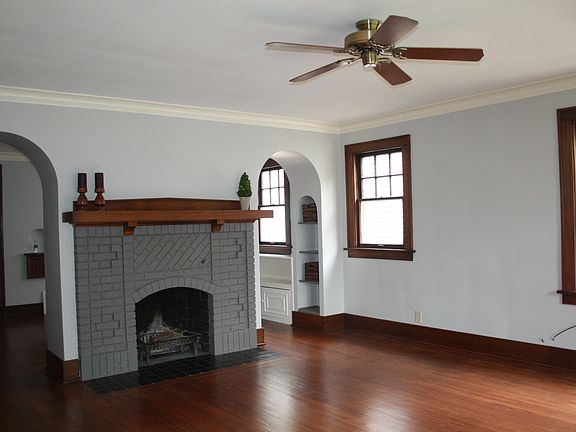 3rd image of 608 W Melbourne Ave