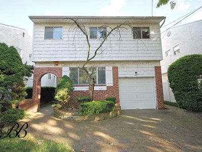 275 Whitman Dr, Brooklyn, NY, 11234