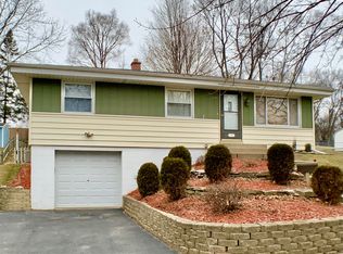 312 Debbie Dr, City Of Waukesha, WI 53189